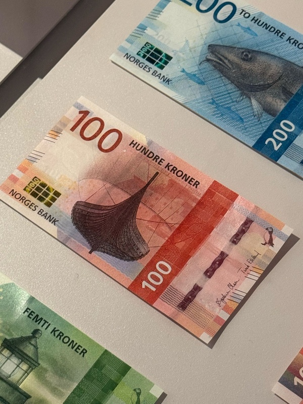 Norwegian banknote with Gokstad ship