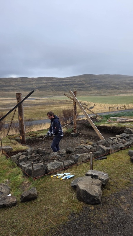 Reconstructing a pit house at Eiríksstaðir (Iceland)