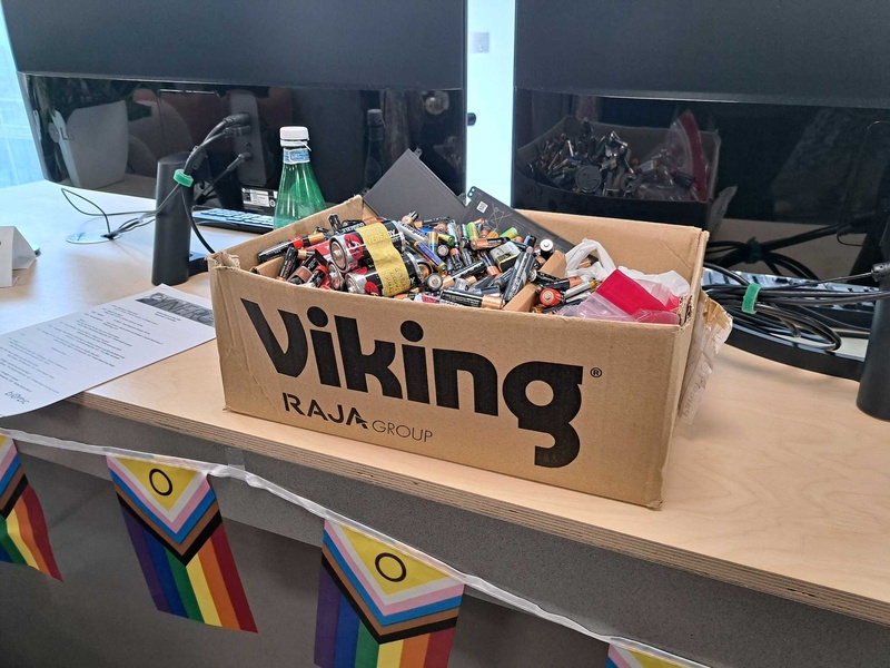 Cardboard box with Viking written on the side