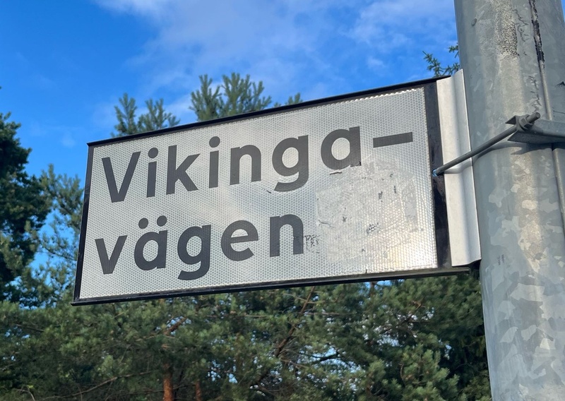 Vikingavägen street sign