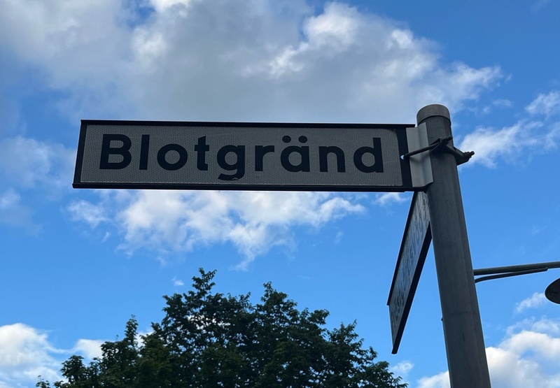 Blotgränd street sign