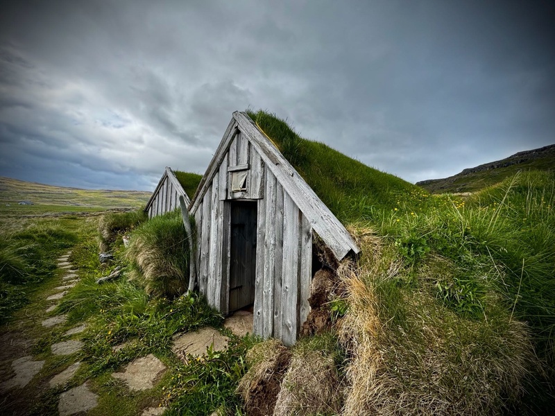 The Sorcerer's Cottage (Kotbýli kuklarans) (Iceland)