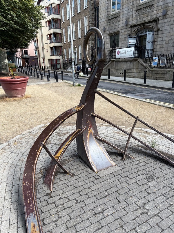 Báite Viking Longboat Sculpture