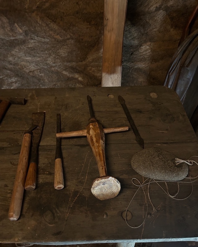 Replica tools from the Mästemyr toolbox