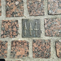 Arrowheads plaque outside Reginald's Tower (Waterford)